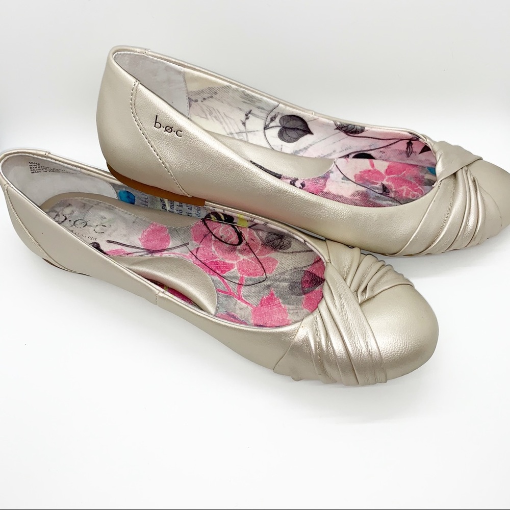 Host Pick 9/10/19! ⭐️ b.o.c. Gold Flats